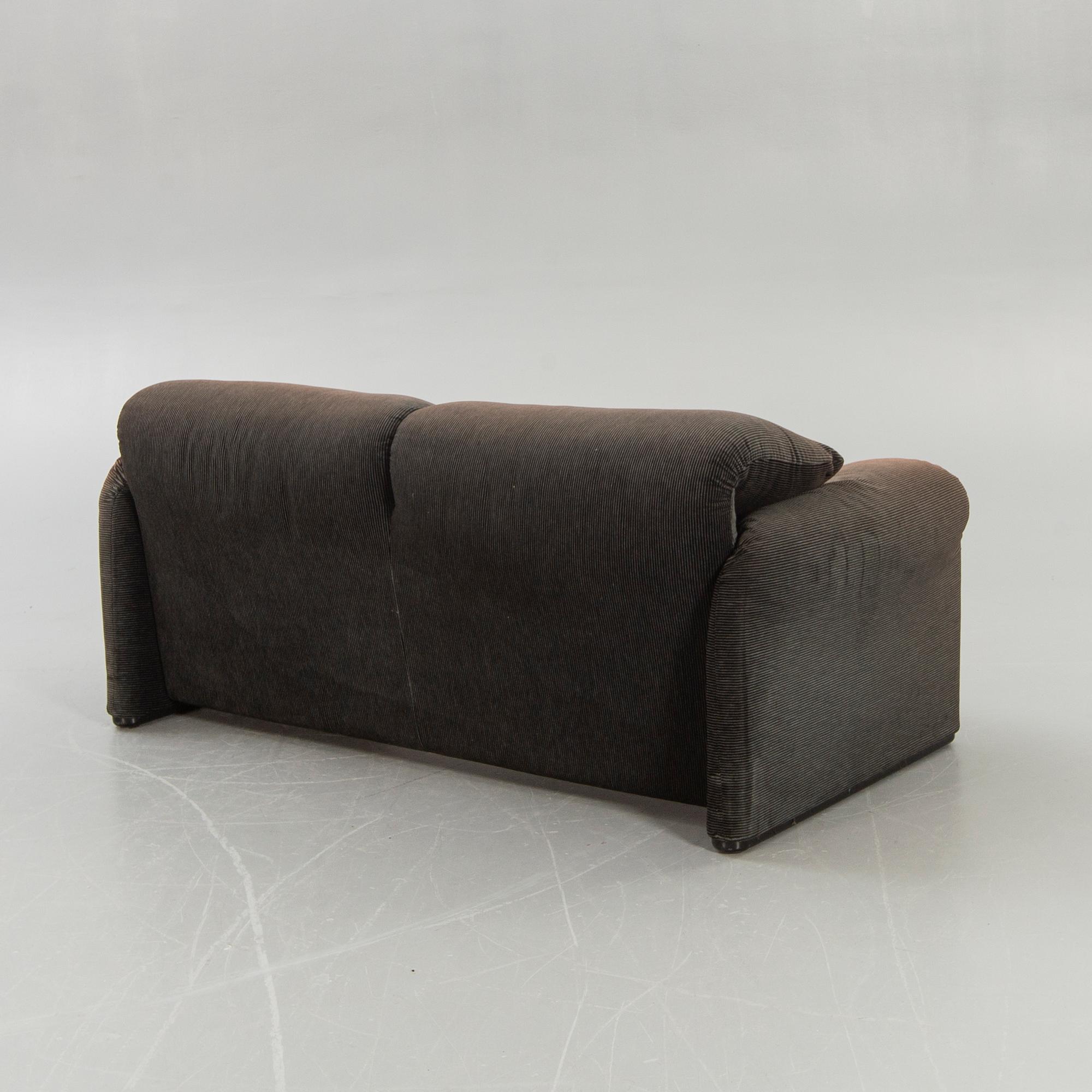 Vico Magistretti, sofa "Maralunga" for Cassina later part of the 20th century.