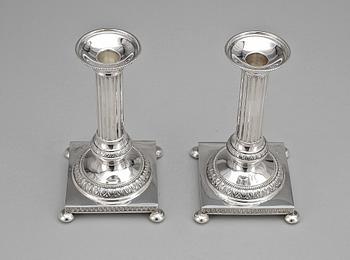 LJUSSTAKAR, ett par, silver, gustaviansk stil, Åbo, Finland, 1955.