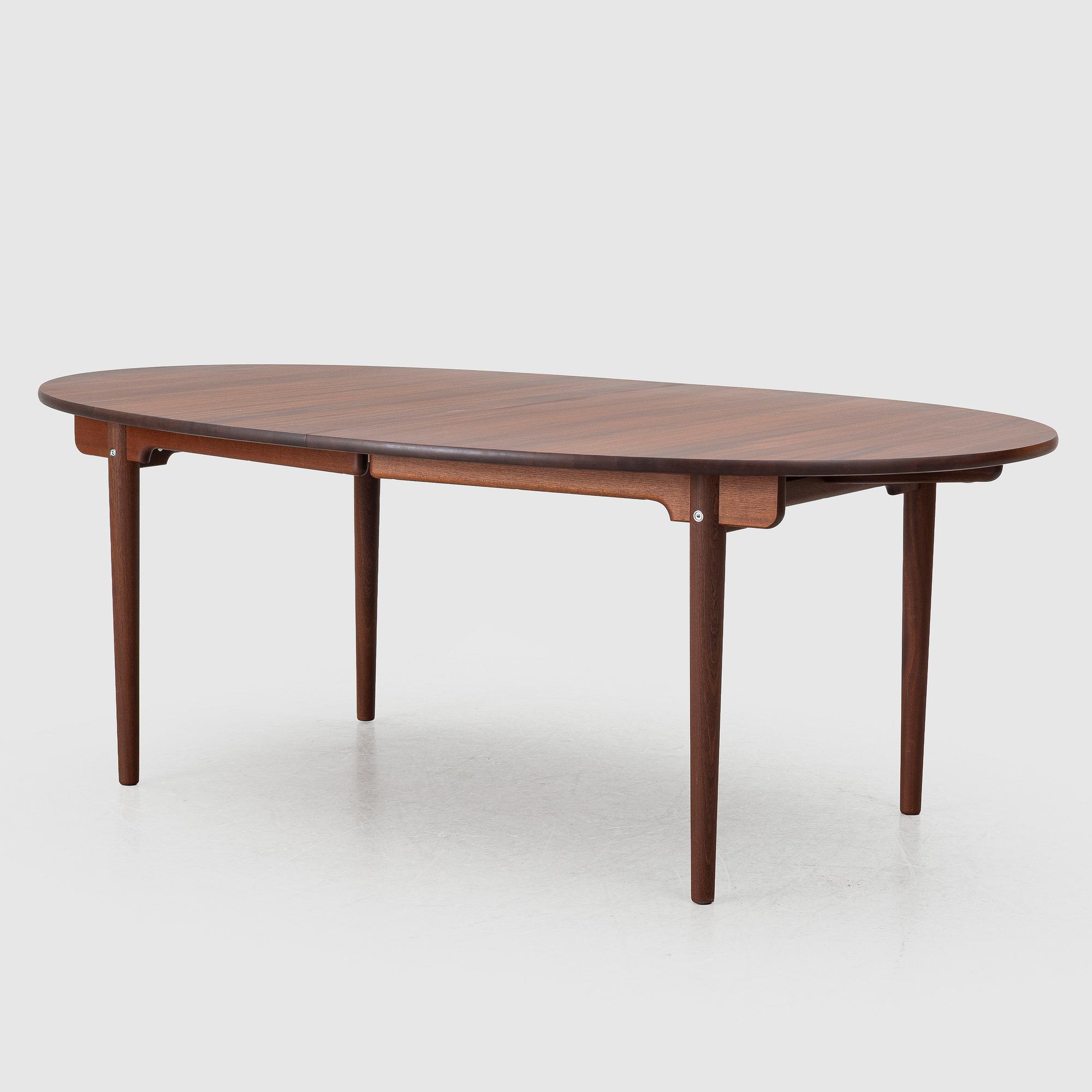 Hans J. Wegner, matbord, modell CH338, Carl Hansen, Danmark, omkring 2020.