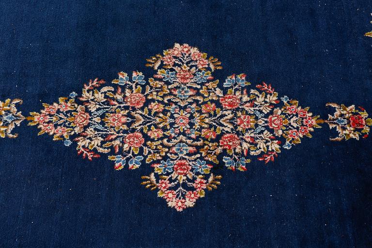 MATTA, Kirman, old, 305x180 cm, signerad.