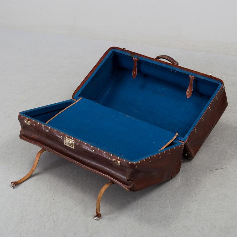 An early 20th century bag.