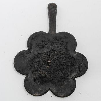 Plättjärn, två stycken, Sverige, 1700- / 1800-tal.