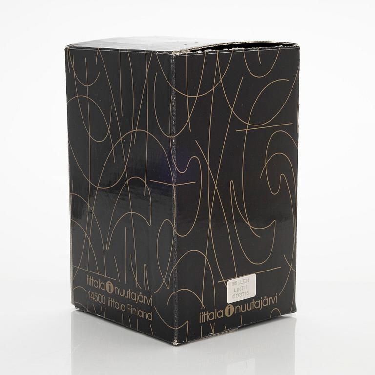 Oiva Toikka, A glass bird, 'Millen'. Signed O. Toikka Nuutajärvi 2000.