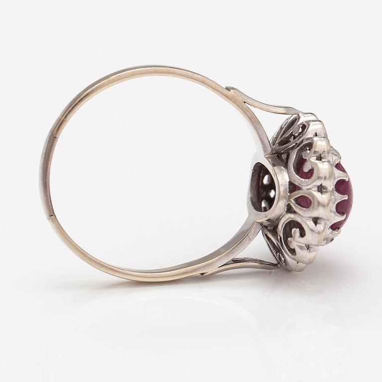 Ring, 18K vitguld, rubin och diamanter ca 0.48 ct tot.