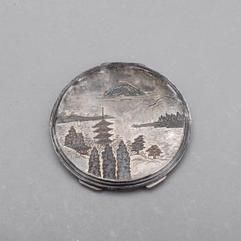 PARTI SILVERFÖREMÅL, 6 st, bla sterling, Japan 1900-tal. Tot ca 1560 gram.