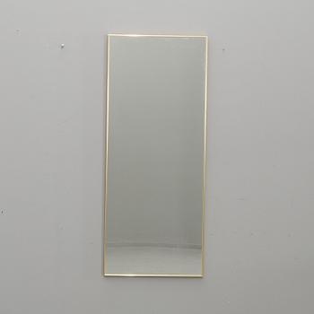 A WALL BRASS MIRROR. SECOND HALF OF 20TH CENTURY.