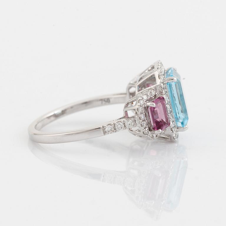 Ring, med blå topas, granat och briljantslipade diamanter.