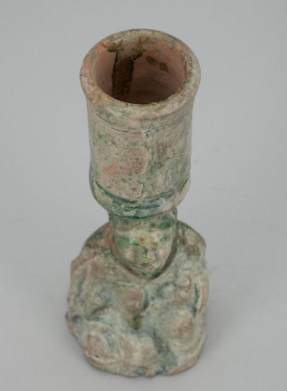 LJUSSTAKE, glaserat lergods, Kina, Han-stil.