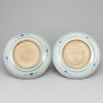 A pair of Chinese blue and white dishes, 20th century.