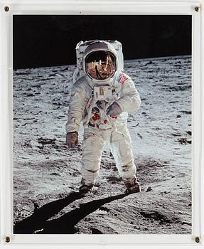 BOK samt AUTOGRAF, "Moonfire", Norman Mailer, Buzz Aldrin, numrerad AP 181/200.
