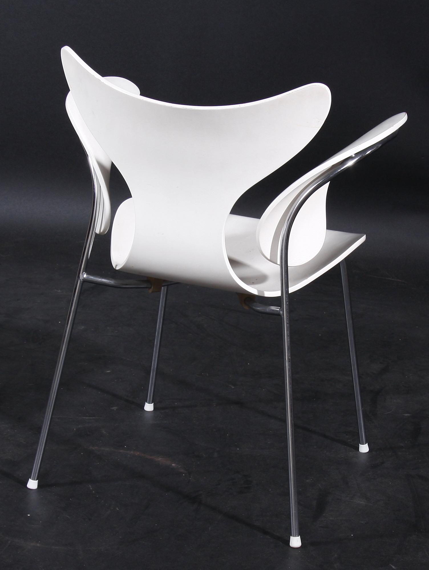 KARMSTOL. Arne Jacobsen "Seagull" för Fritz Hansen.