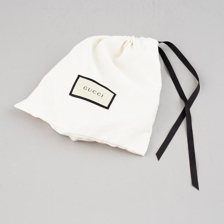 Gucci, a white leather belt, size 90 36.