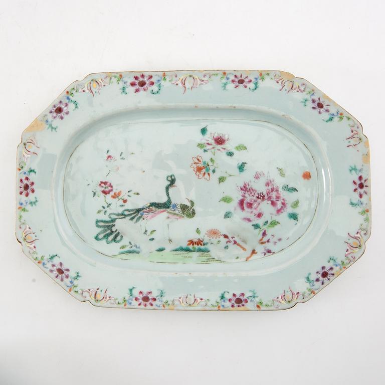 Plates 8 pcs and a serving dish similar China 18th century porcelain.