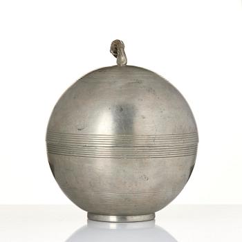 Sylvia Stave, a pewter bonbonnière model no 5347, C.G. Hallberg, Stockholm, 1933.