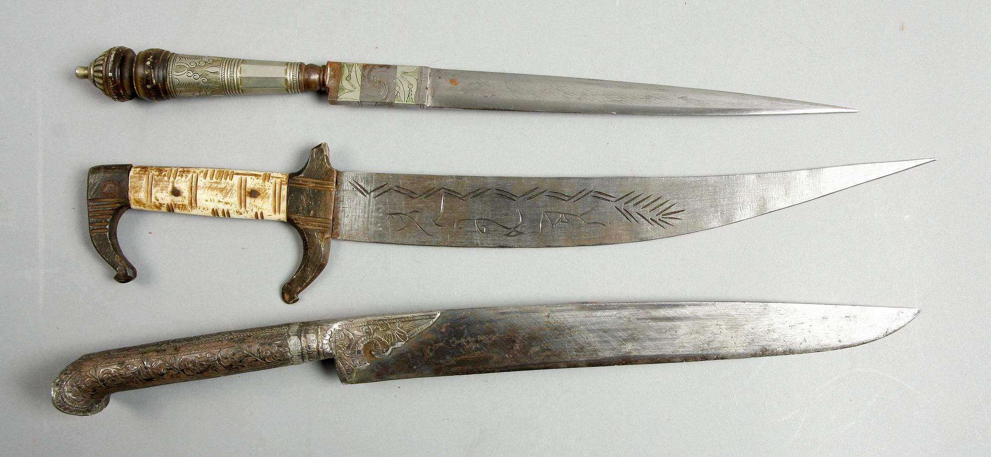 BLANKVAPEN, 3 delar. Orienten.