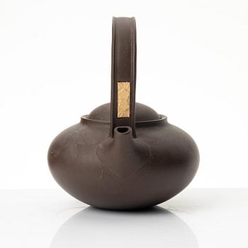 A yixing teapot, China, 1980s.