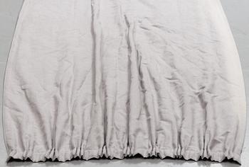 LINNEGARDINER, ett par. 2000-tal. Mått 200x370 cm.