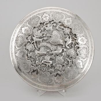 KAKBURK, silver, Persisk, Isfahan, Rezā Shāh perioden, omkr 1900-talets mitt. Totalvikt ca 1080 gram.