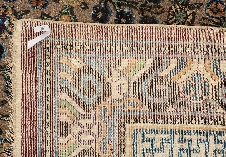 ANTIK/SEMIANTIK KINA. 148 x 150 cm.