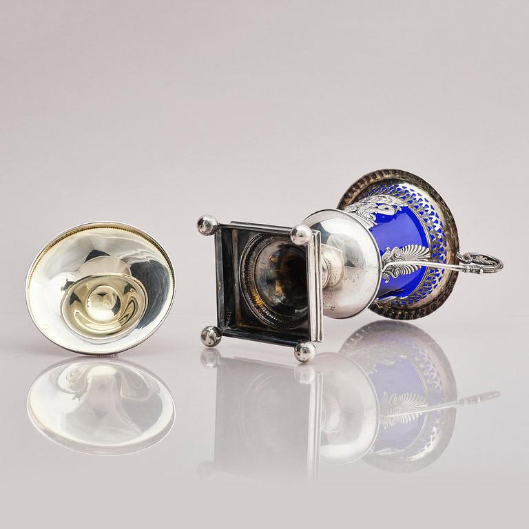 Lockurna, silver med blå glasinsats, Frankrike 1800-talets början.