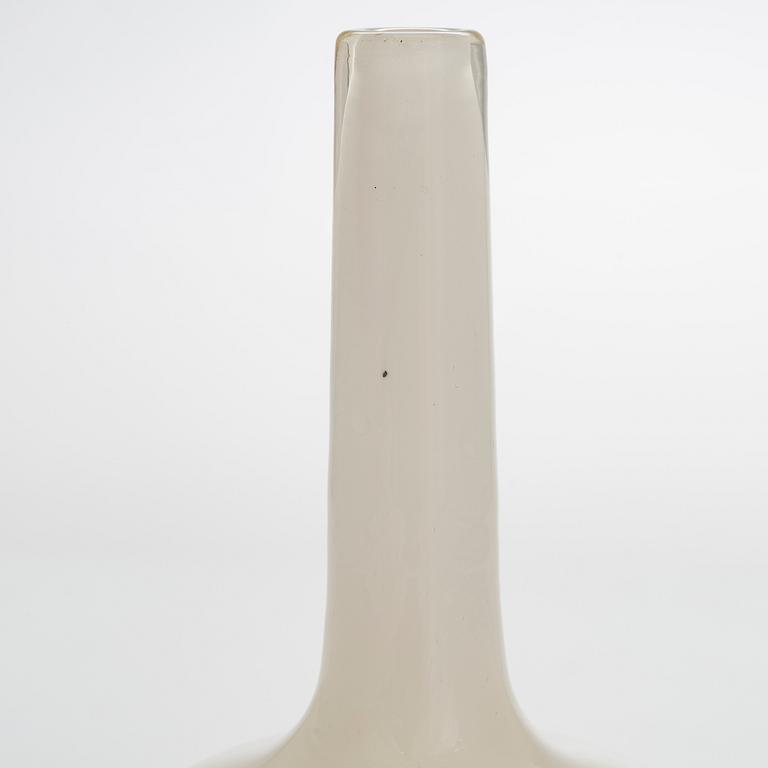 Runar Engblom, a glass vase, signed Runar Engblom Riihimäen Lasi Oy. 1940s.