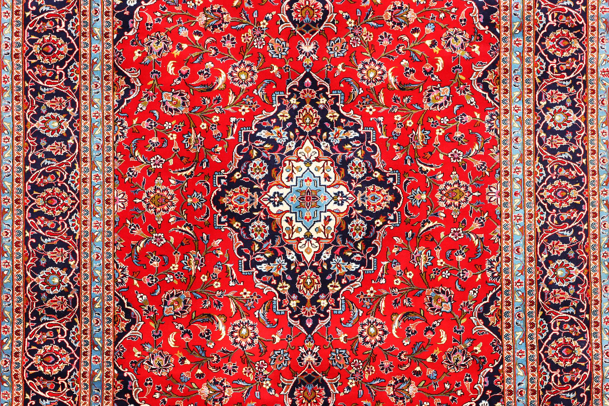 A Keshan carpet, c. 372 x 247 cm.