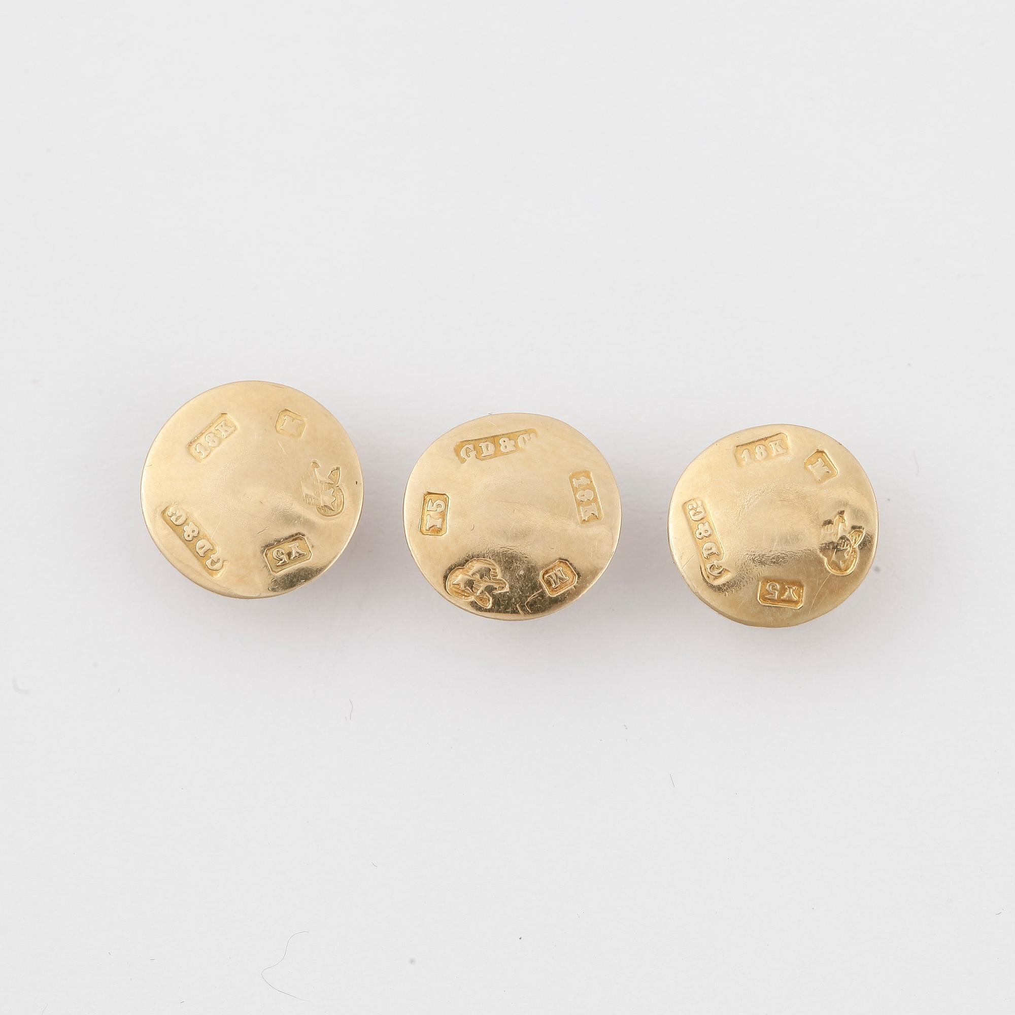 FRACKKNAPPAR, 3 st, guld 18K, Gustav Dahlgren & Co, Malmö 1877. Tot vikt ca 1 gram.