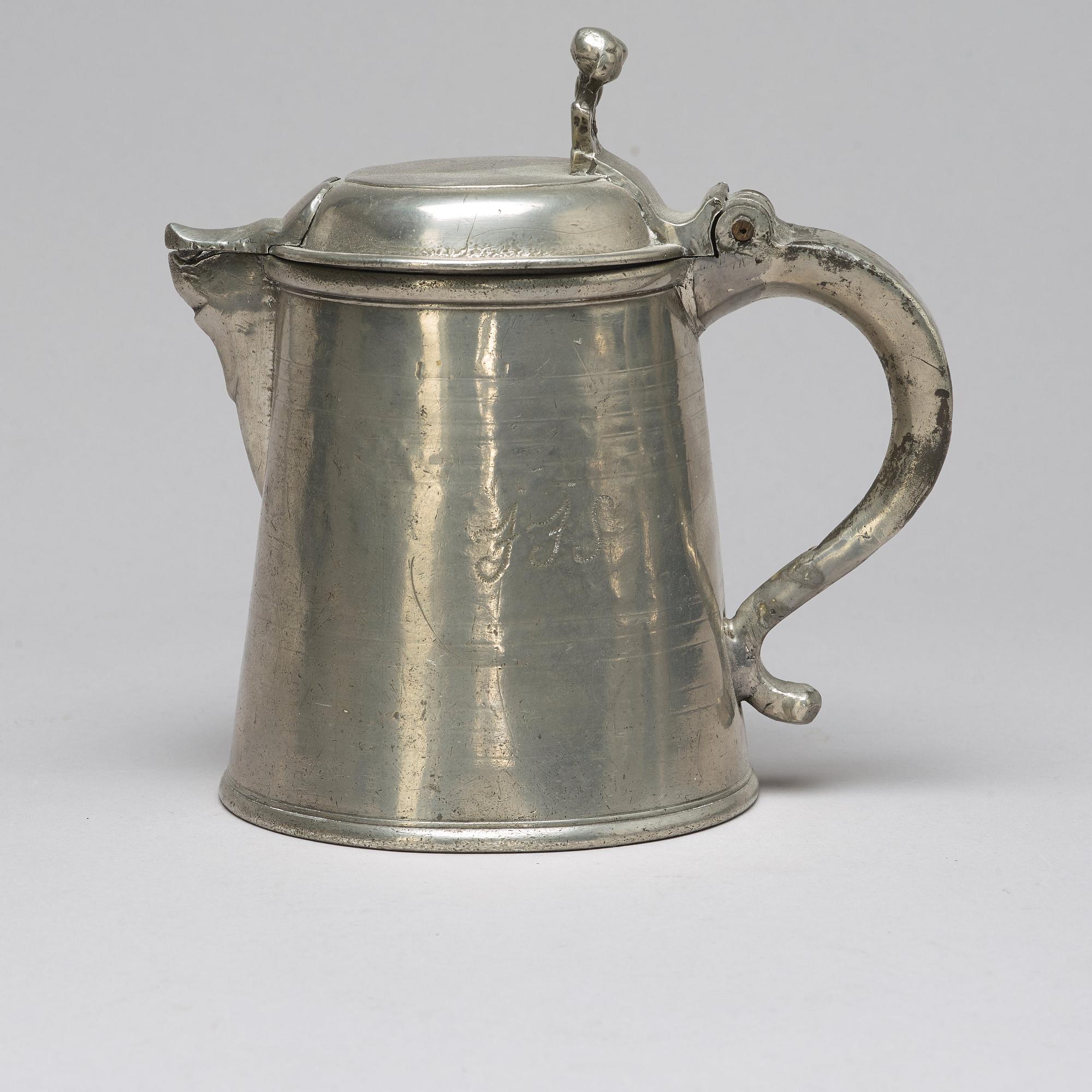 Eight pewter pieces, 18th/19th ct.