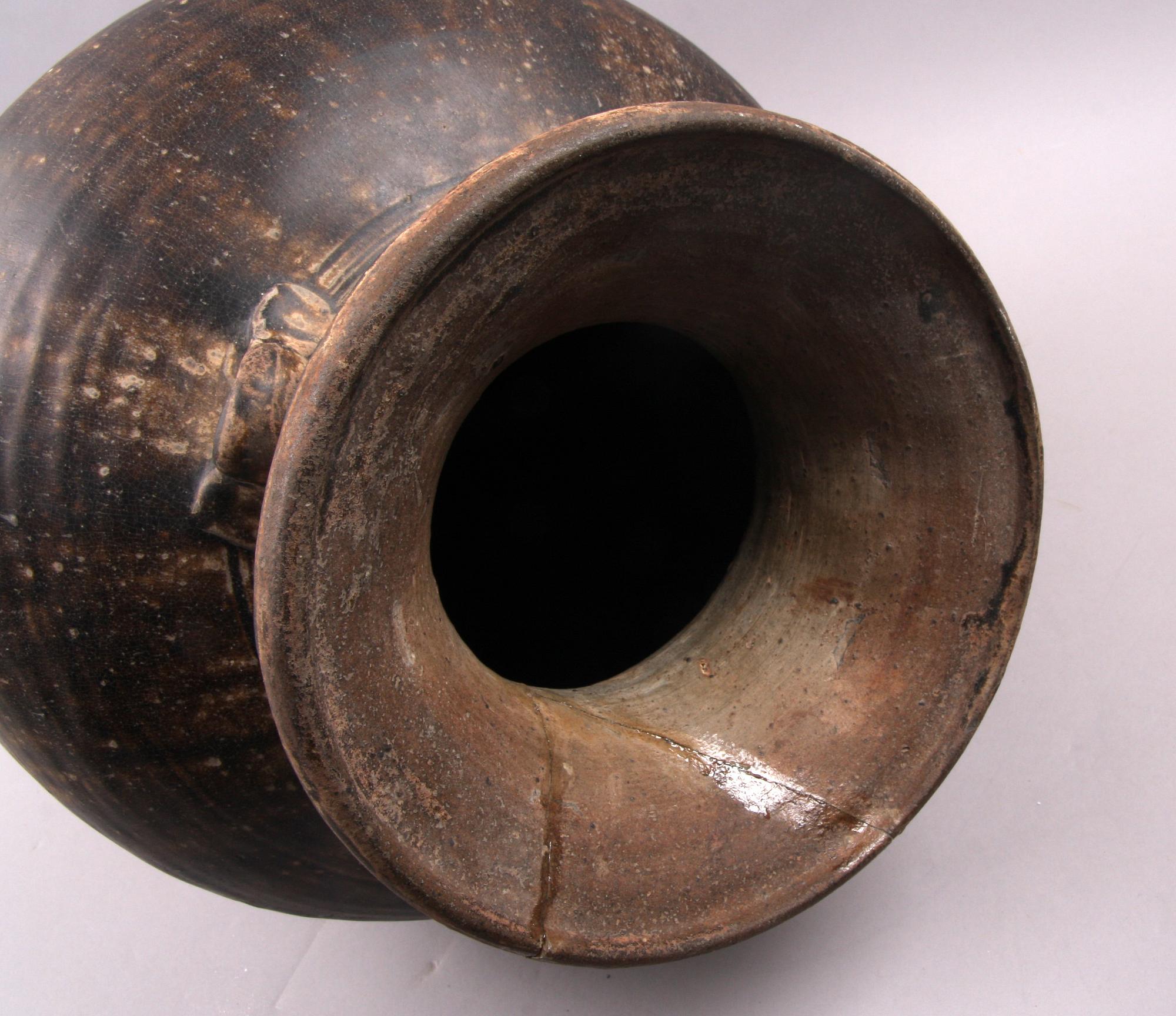 URNA, lergods, Kina, Mingdynastin, 1368-1644.