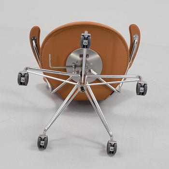 ARNE JACOBSEN, kontorsstol, "Sjuan", Fritz Hansen, 2013.