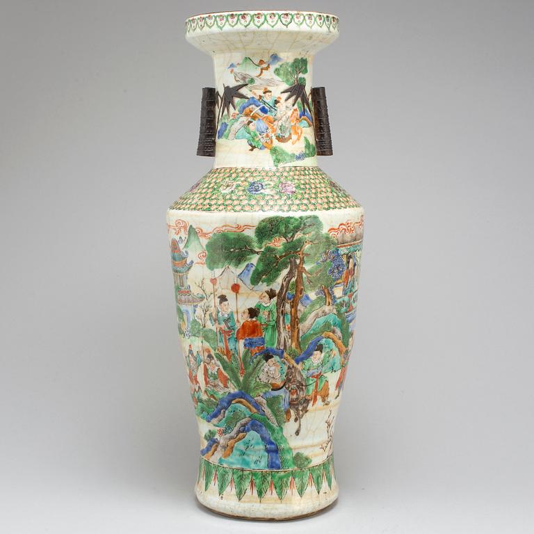 A large Chinese ge porcelain vase, 20th century.