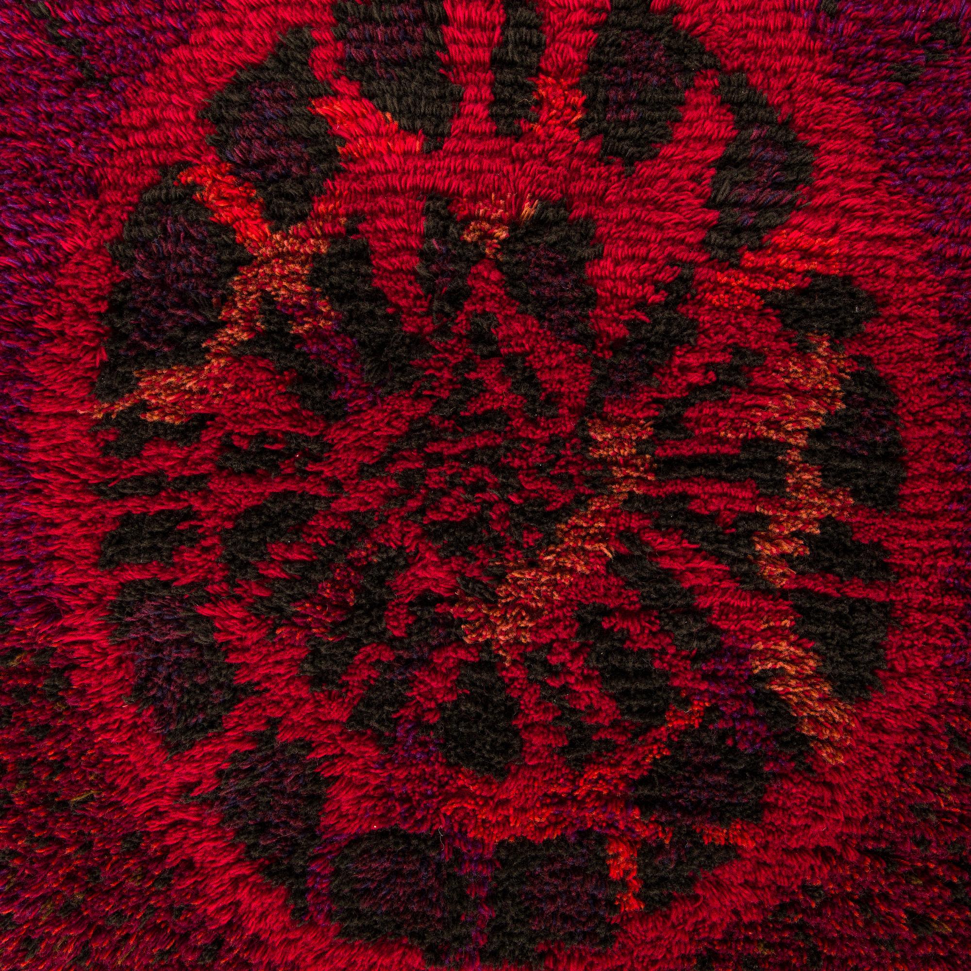 Ritva Puotila, ryijy, malli Suomen Käsityön Ystävät. Noin 142 x 90 cm.