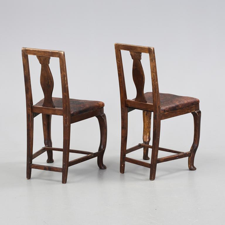 STOLAR, ett par, senbarock, 1700-tal.