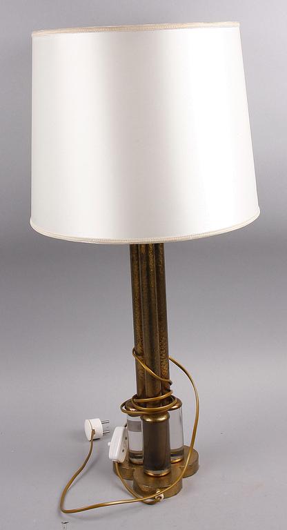 BORDSARMATURER ett par, glas och mässing. 1900-tal.