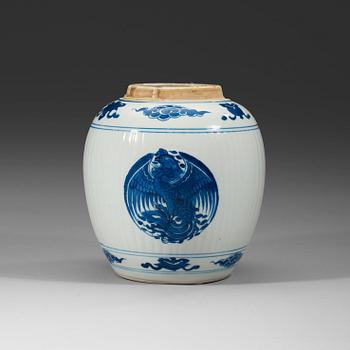 A blue and white jar, Qing dynasty, Kangxi (1662-1722).