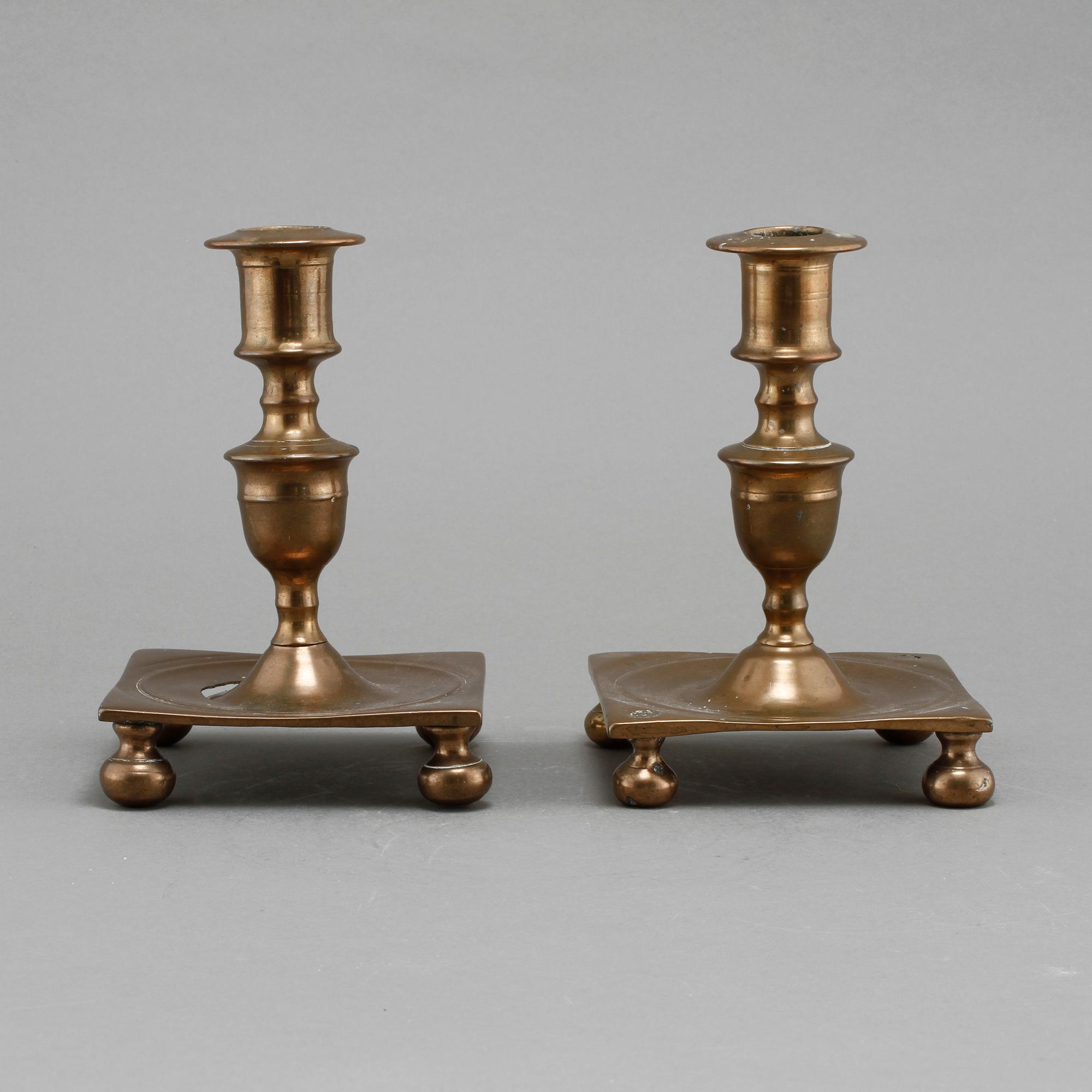 LJUSSTAKAR, ett par, mässing, barock, 1700-tal.