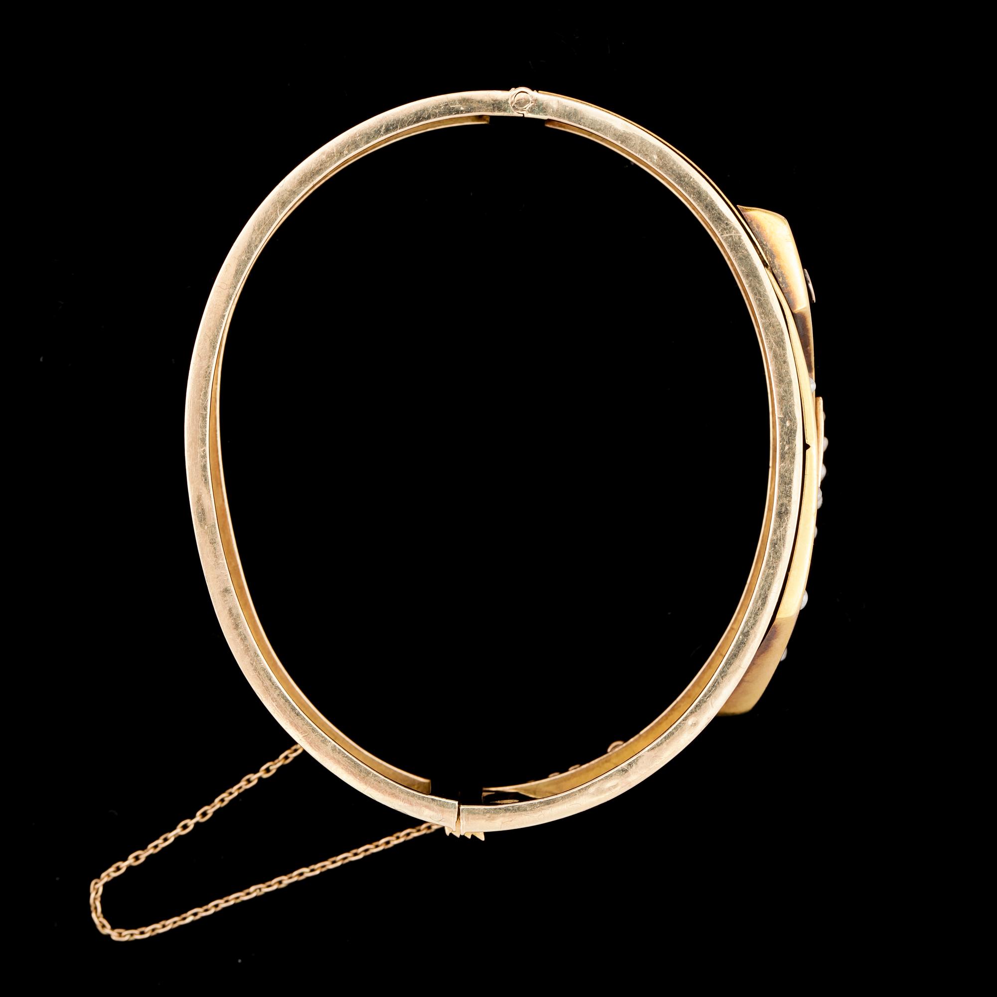 ARMBAND, 18k guld och pärlor, CG Hallberg, otydlig datering, 1900-talets början. Vikt ca 15 g.