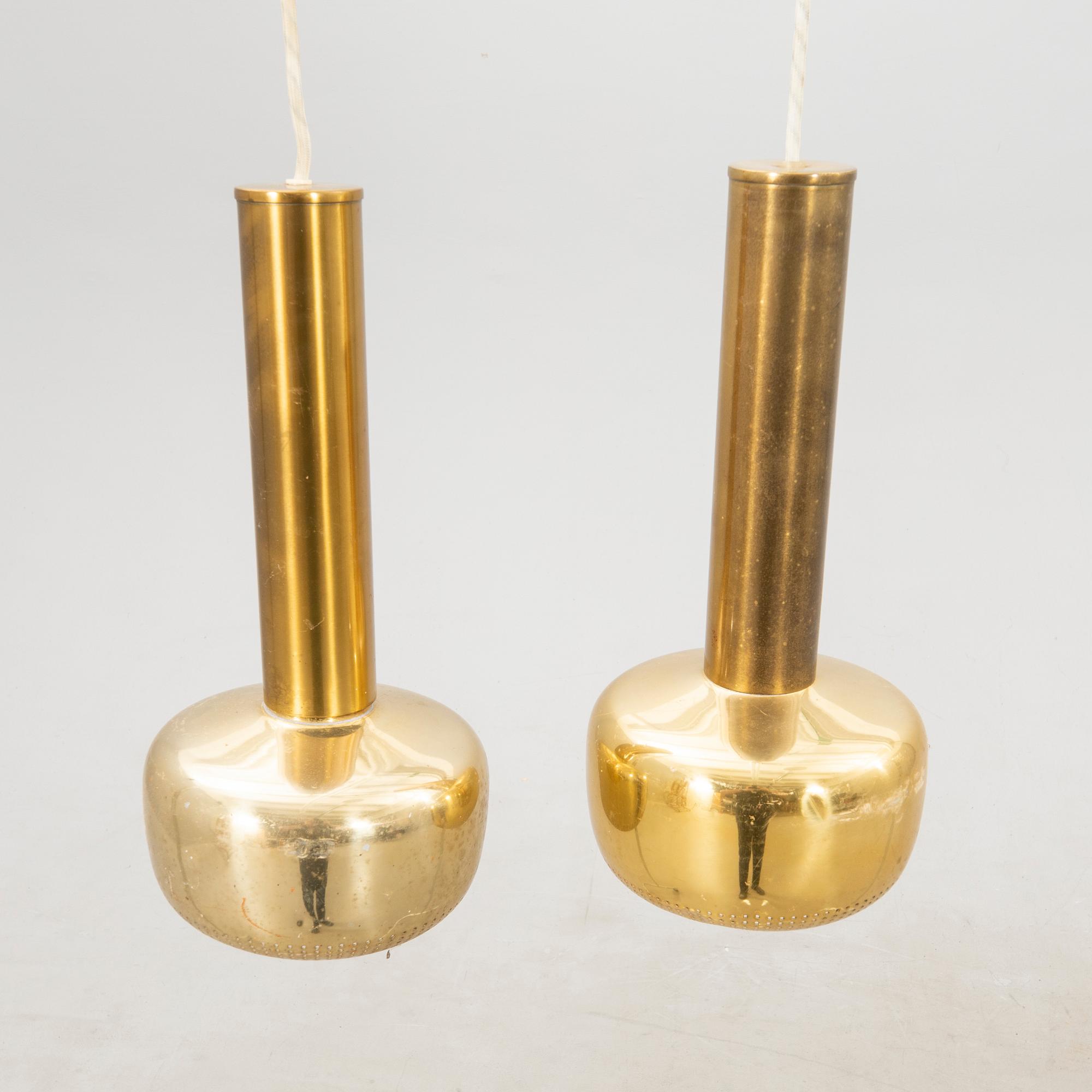 Wilhelm Lauritzen, taklampor ett par "Guldpendel" för Louis Poulsen Danmark 1900-talets mitt/andra hälft.