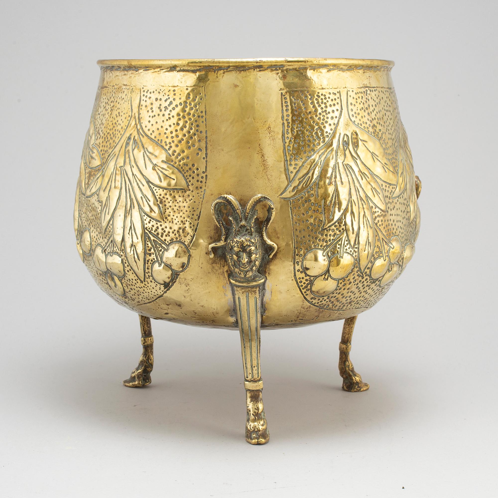 YTTERFODER, mässing, Delvaux, Dinant, Belgien, 1800-talets andra hälft.