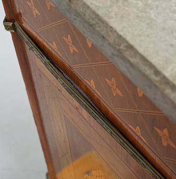 BYRÅ, gustaviansk stil, 1900-talets första hälft.