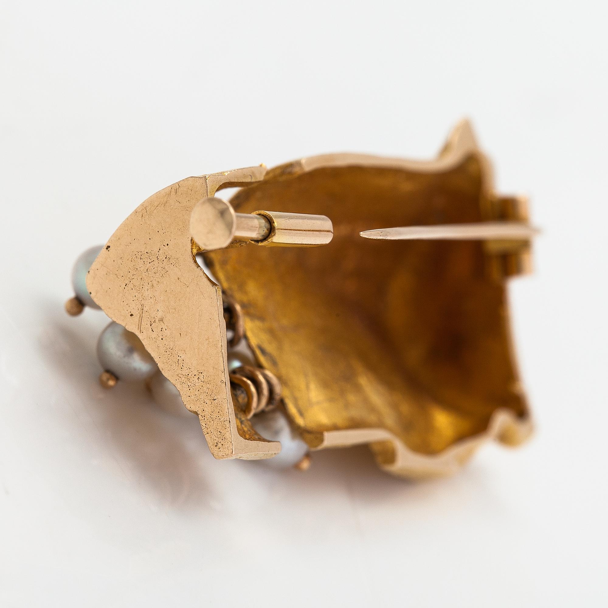 A 14K gold brooch with cultured pearls "White cluster". Lapponia 1969.