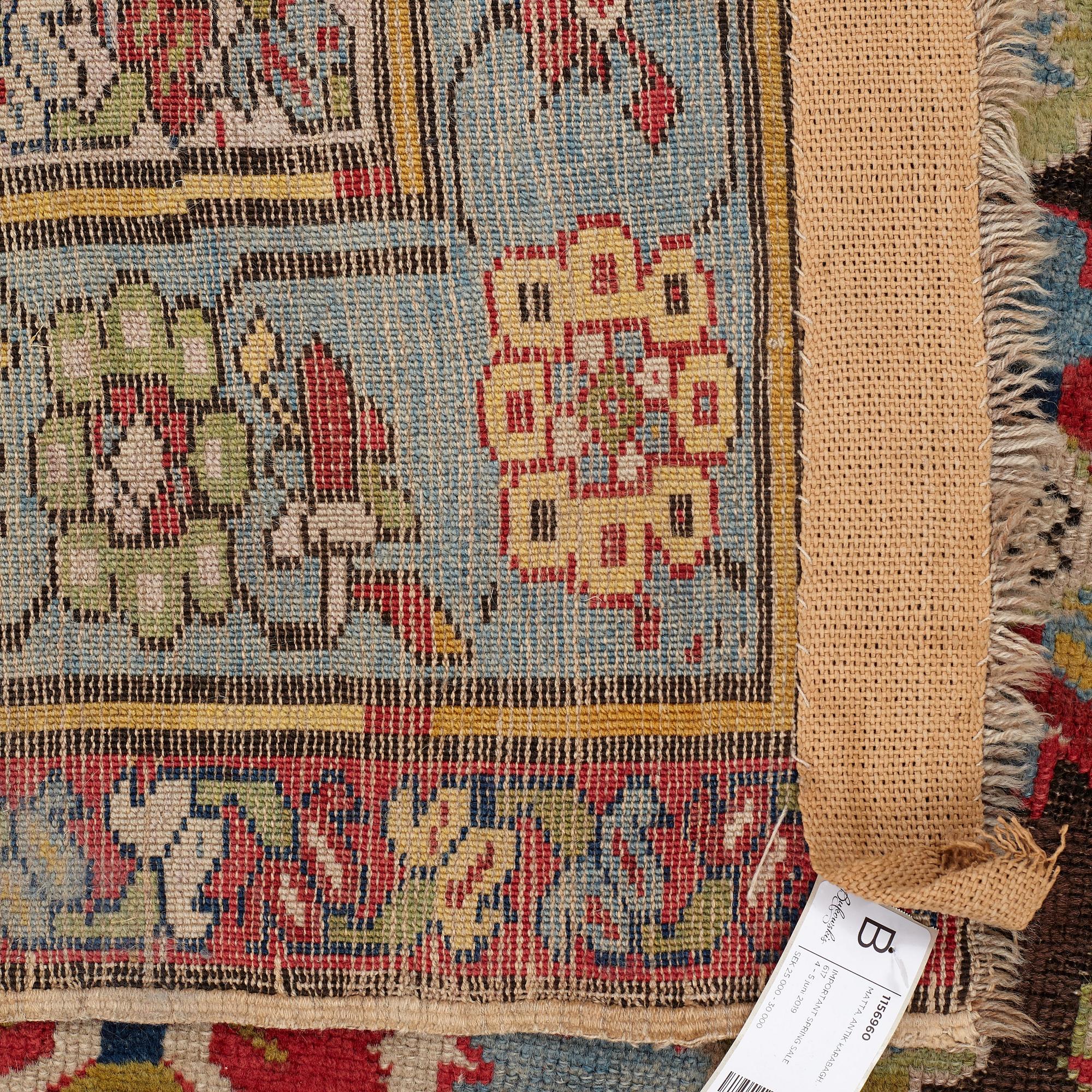 MATTA, antik Karabagh kelly, omkring 1870-1890, ca 330 x 157 cm (samt en kortsida med 1-3 cm slätväv).