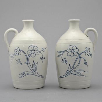 KRUS, 2 st, stengods, varav en Rörstrand, 1900-tal.