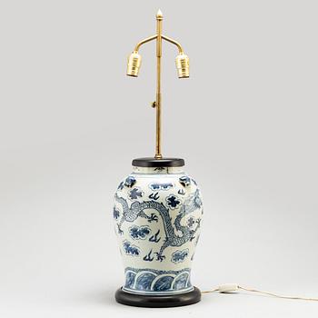 A large blue and white vase/table lamp, Qing dynasty, late 19th/ early 20th century.