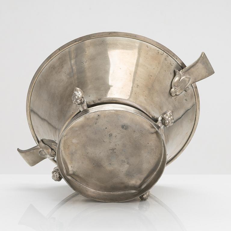 Paavo Tynell, a 1930's bowl for Taito.