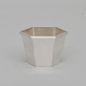 BÄGARE, sterlingsilver, Wiwen Nilsson, Lund 1963. Vikt c:a 100 g.