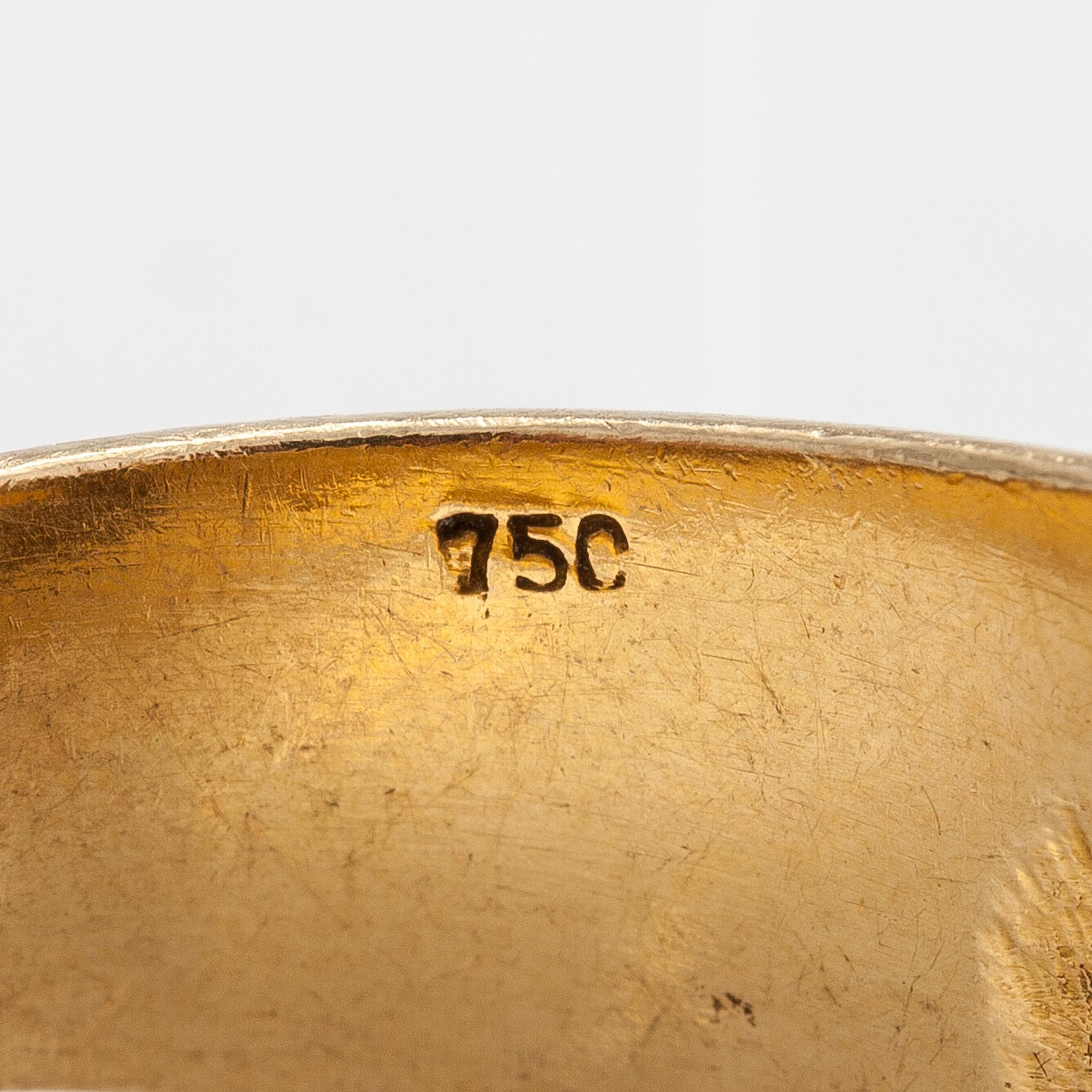 An 18K gold ring with diamonds ca. 1.53 ct in total.