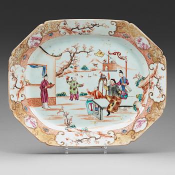 A famille rose serving dish, Qing dynasty, Qianlong (1736-95).