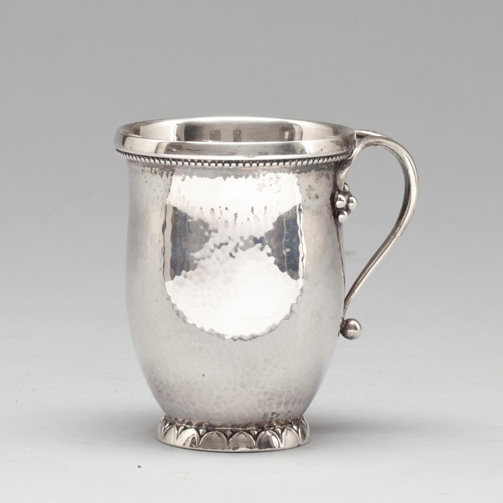 MUGG, sterling silver, Georg Jensen, Köpenhamn. Vikt c:a 140 g.