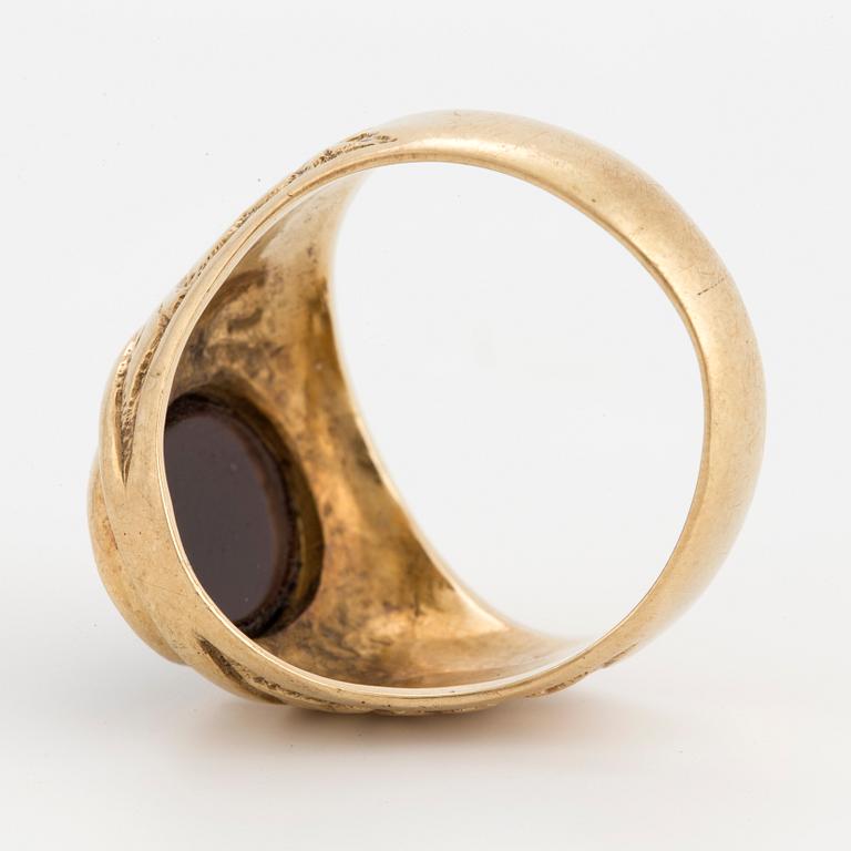 Ring 14K guld med svart sten.